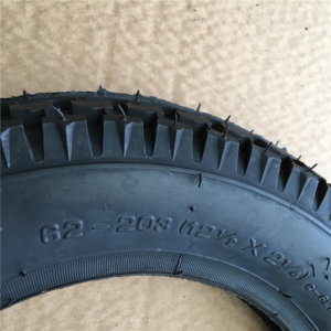 Pneu 12 1/2 x 2 1/4 (62-203) noir cranté renforcé CST (E5)