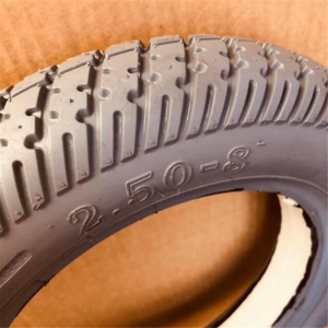 Pneu + insert 2.50-8 gris cranté (G1)